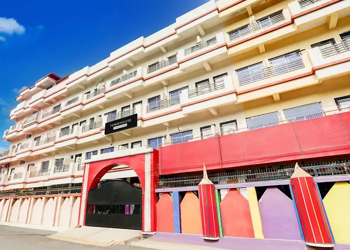 Super Townhouse Divyanagar Formerly Shivam Grand Ranidiha Tiraha