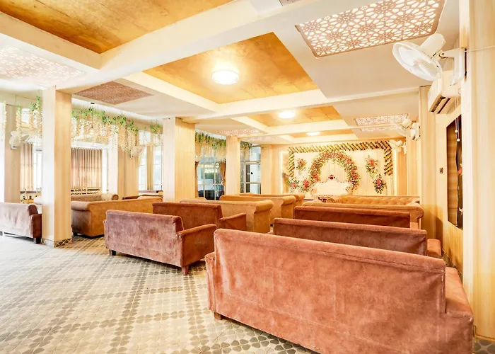 Super Townhouse Divyanagar Formerly Shivam Grand Ranidiha Tiraha