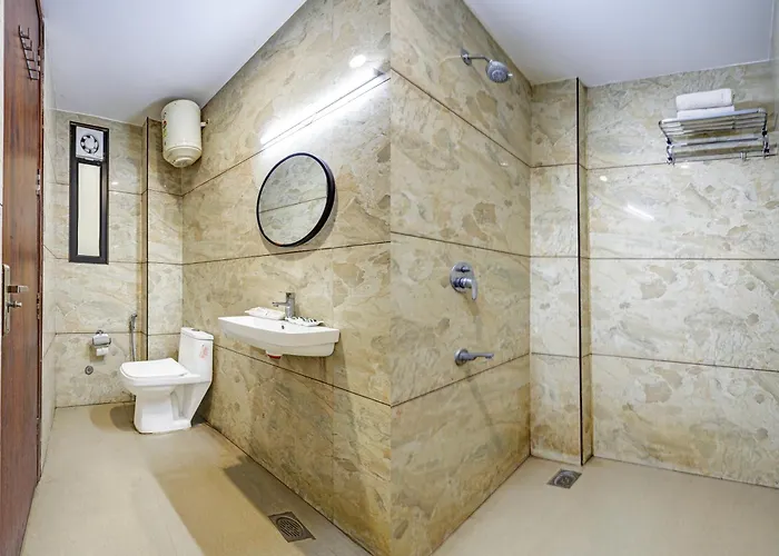Hotel Ashram View Just 10 Minute Away Form Nizamuddin Railway Station
