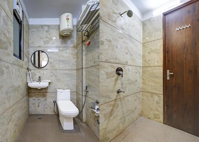 Hotel Ashram View Just 10 Minute Away Form Nizamuddin Railway Station