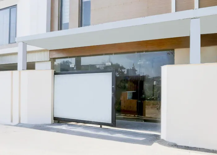 Super Townhouse Isbt Dehradun