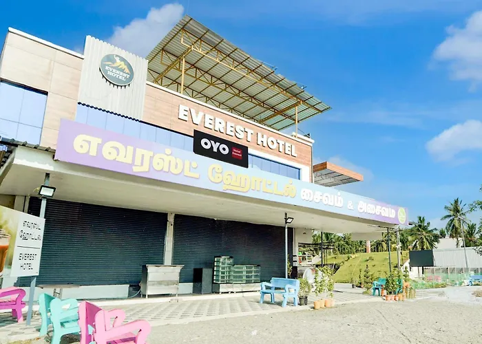 Hotel O Everest