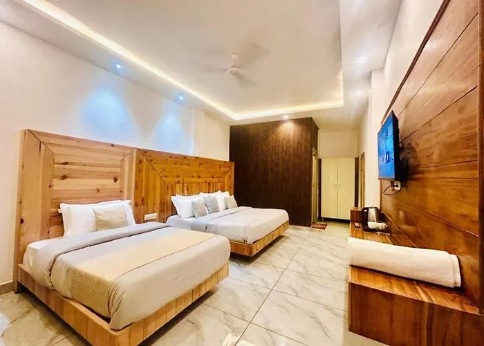 Himalayan River Resort, Manali- #Riverside #Private Parking #Scenic River & Mountain View #Open Cafe # Spacious Room #Big Garden With Campfire