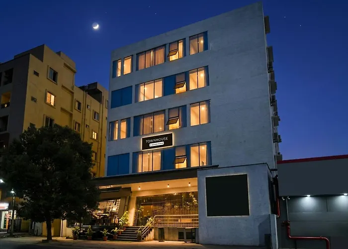 Super Townhouse Hitec City Metro Station Formerly Jkc Grand