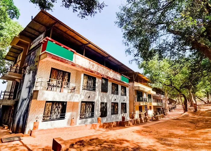 Hotel O Roshan Palace