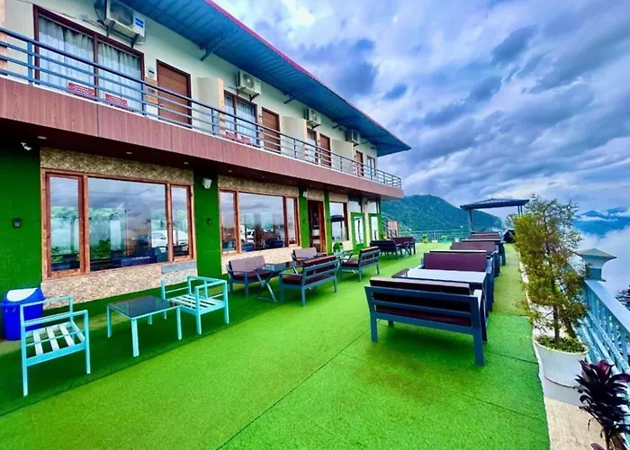 Hotel Hollywood Manali - Scenic River & Mountain View With Premium Rooms Near Mall Road
