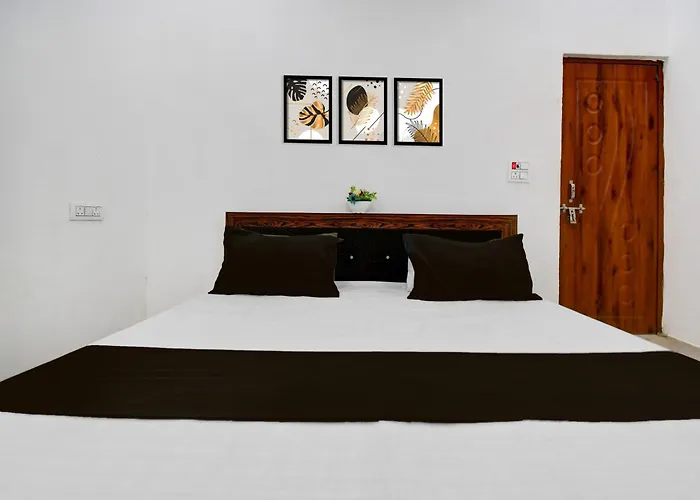 Spot On By Oyo Royal Hotel