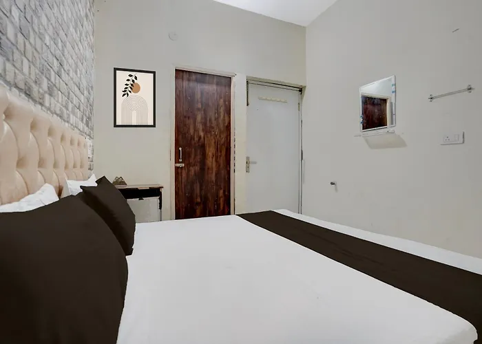 Hotel O Cross King Hotel & Restaurant