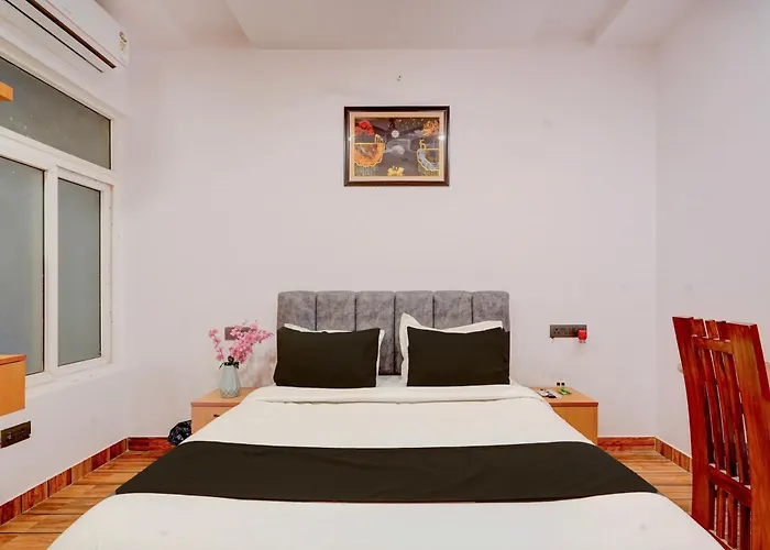 Hotel O Grand Crown