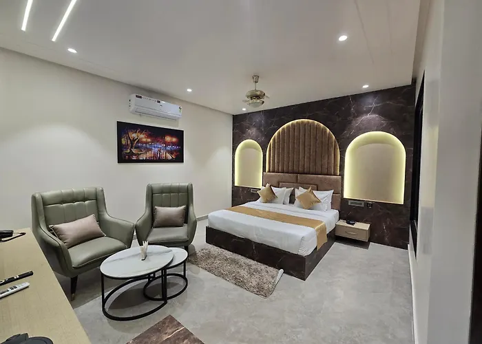Hotel M Stayz Sirsa