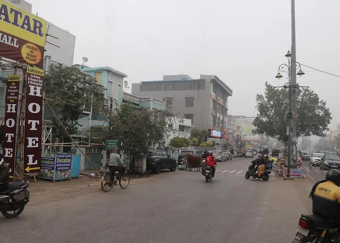Hotel Lakhdatar