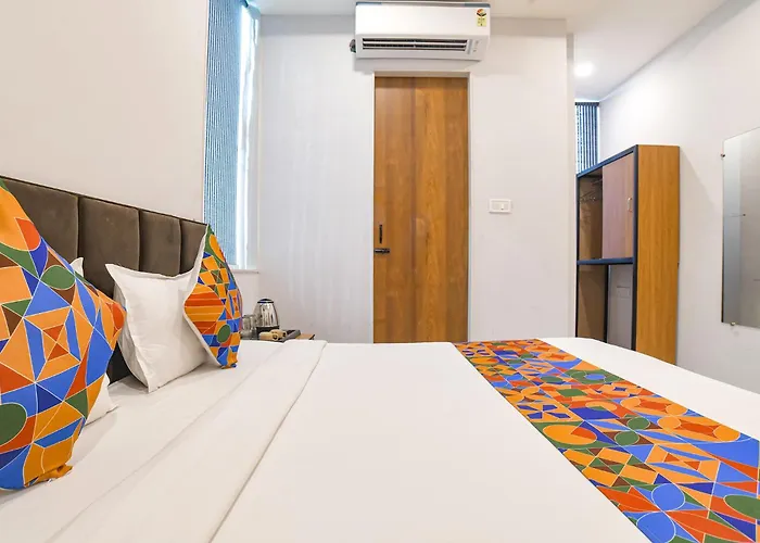 Hotel Trivana, Mahalaxmi Nagar