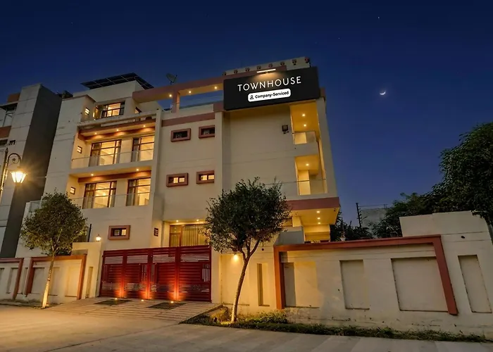 Super Oyo Townhouse Gomti Nagar Sector 1 Formerly The Gahmar Inn