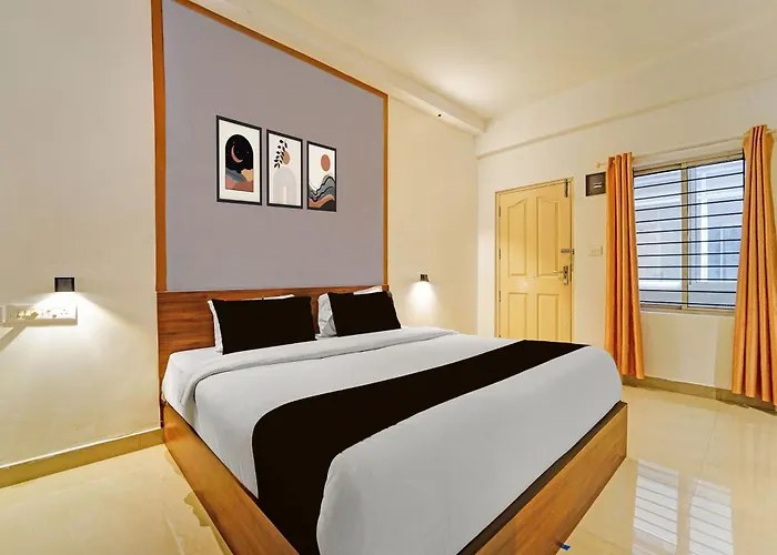 Townhouse Kozhencherry Formerly The Beige Hotel