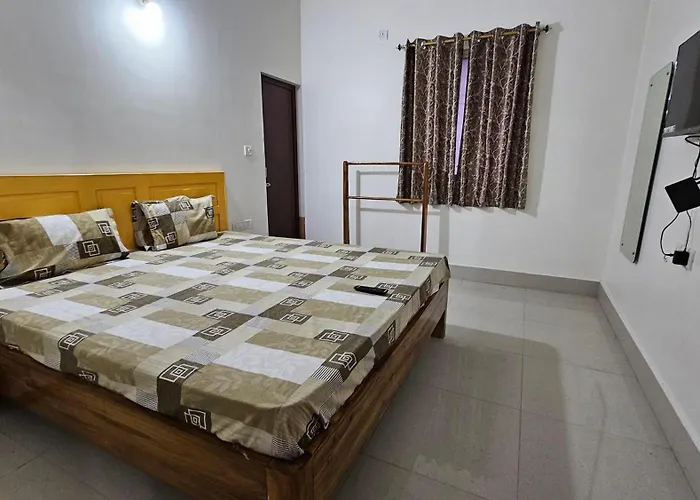 Anand Dham Guest House