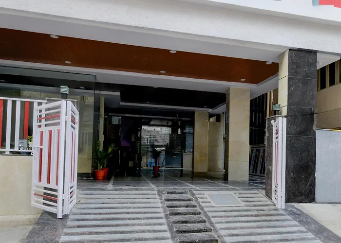 Super Townhouse Gachibowli Flyover Hyderabad