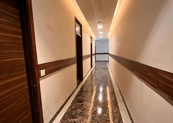 Hotel Woodcresstt Zirakpur !! Budget Friendly Stay With Airport Access