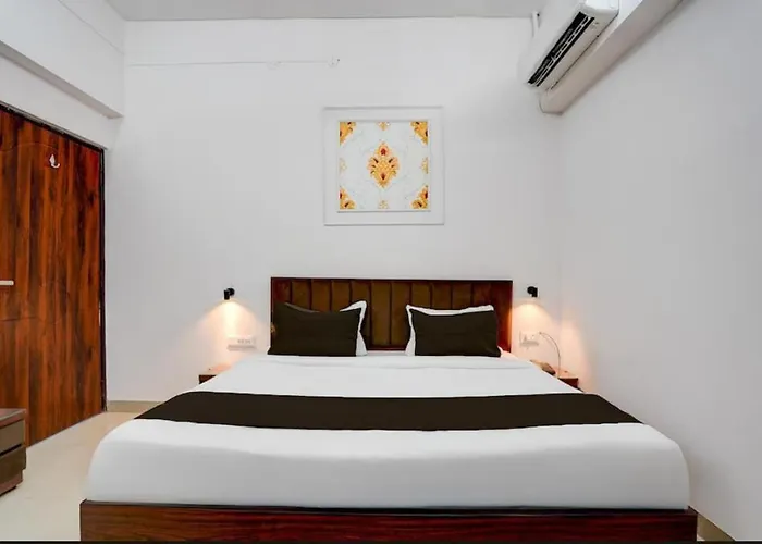 Hotel Vijai Square