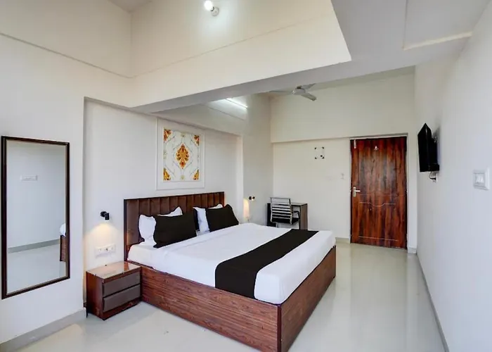 Hotel Vijai Square