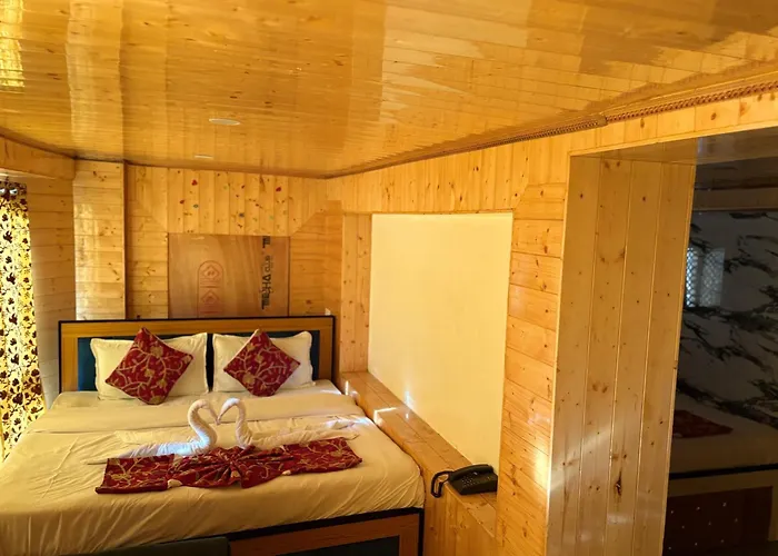 Shahi Darbar Guest House & Restaurant