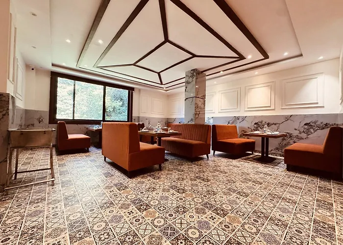 Hotel Sky Heaven Dalhousie Mall Road