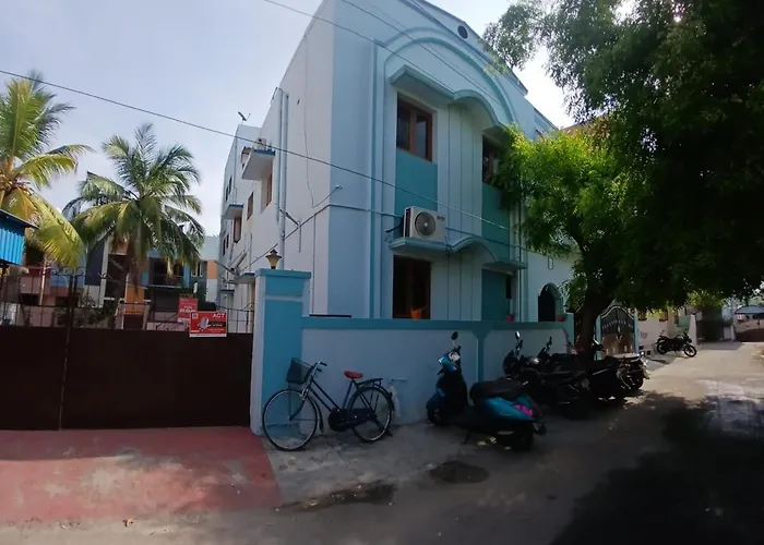 Yavarum Kelir - 3 Bedroom Family Stay Villa