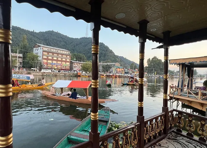 Freedom Houseboat