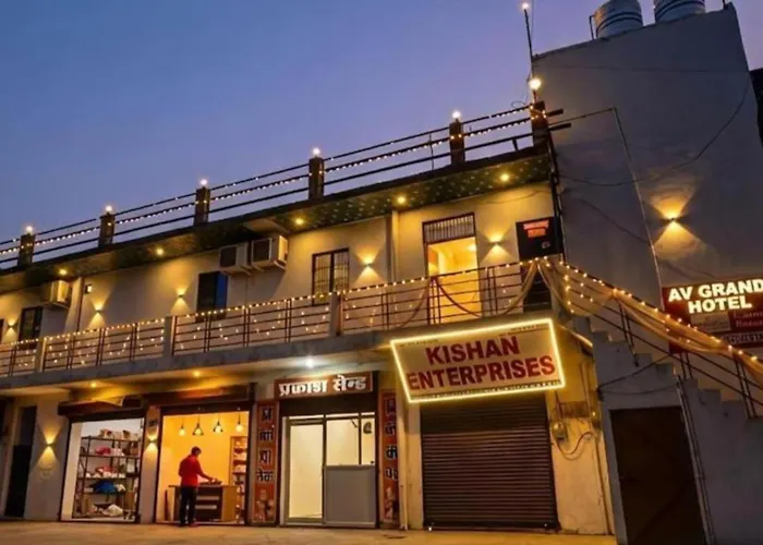 Hotel A V Grand, Kanpur