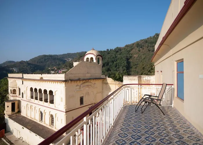 Padm Lakshmi Niwas - The Palace Arki