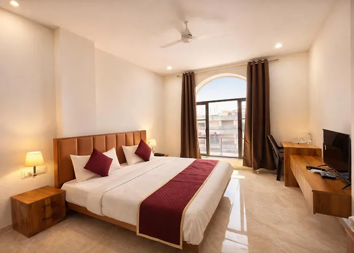 Hotel Golden Retreat - At Anand Railway Station