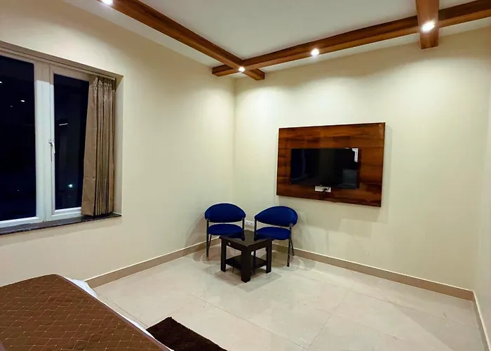 Kesari Hotel & Restaurant Near Kainchi Dham