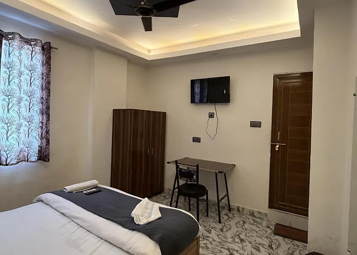Hotel A V Grand, Kanpur