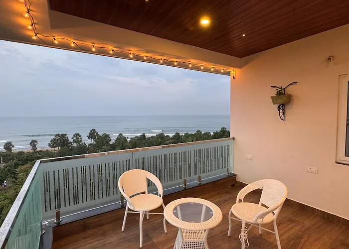 Da Look Sea Beachfront -3 Bedroom Beaview Rushikonda