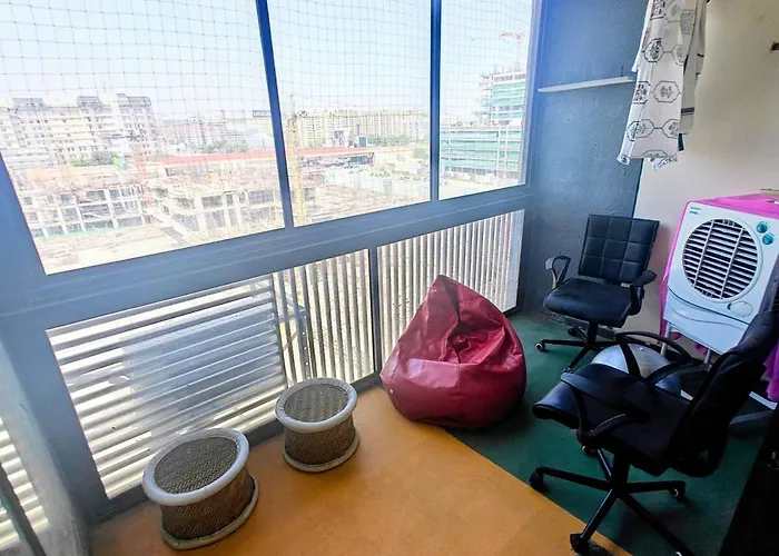 A Cosy 2 Bhk Near Vaishnodevi Circle