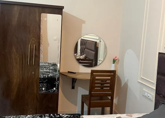 Sukoon Luxury 2Bhk Near Airport, Netflix Lounge