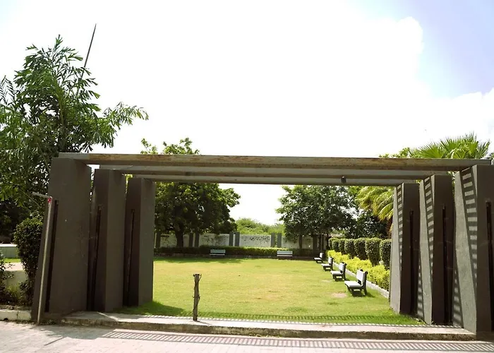 Corporate Penthouse Near Intl Cricket Stadium With Sky Orbit, Pool, Ac, Fast Wifi