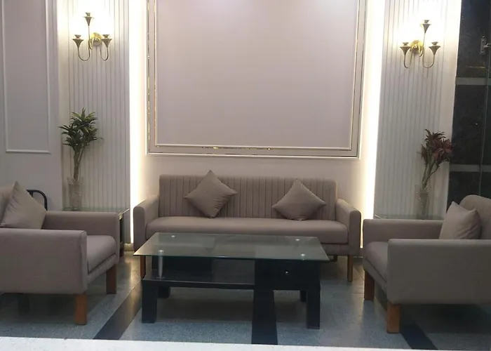 Hotel Raj Mahal Inn 3 Mints Walking From New Delhi Railway Station