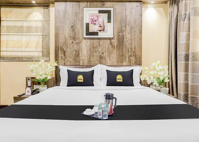 Super Townhouse Oak Regal Inn Near Sant Tukaram Nagar Metro Station
