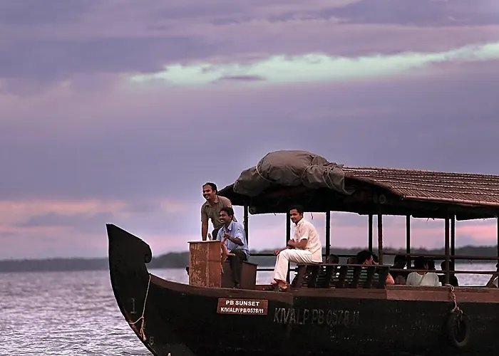 Coconut Lagoon Kumarakom- A Cgh Earth Experience