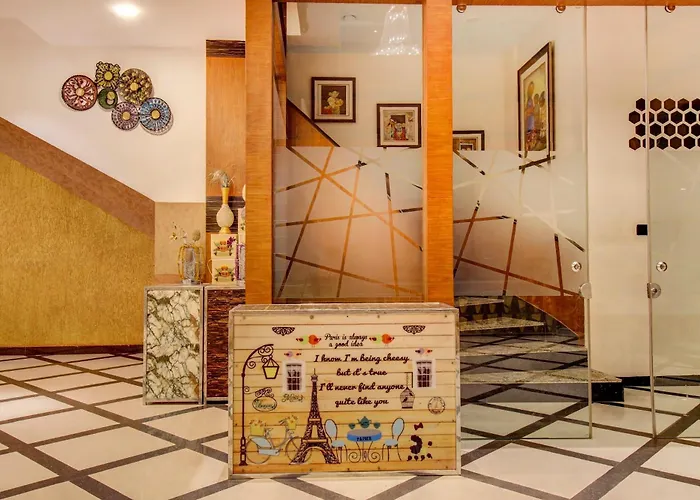 Super Townhouse Oak Hind Palace Near Gomti Riverfront Park