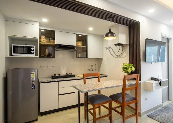 Bedchambers Luxurious Aparthotel Near Medicity