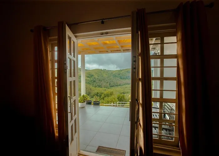 White Stone Vagamon Hilltop Cottage By Voye Homes , Private Villa With Scenic Mountain Views
