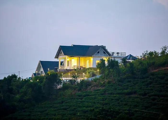 White Stone Vagamon Hilltop Cottage By Voye Homes , Private Villa With Scenic Mountain Views