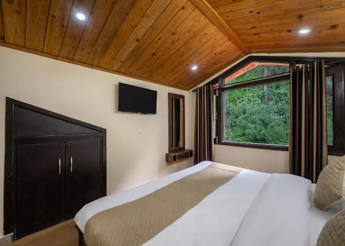 The Prakriti Heights L Lift L Comfortable And Spacious Rooms L Free Wifi, Free Parking L Enjoy Fresh Mountain Air L Managed By Exotic Stays