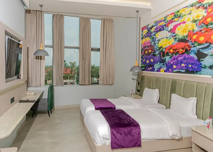 Neonz Resort & Club Anand
