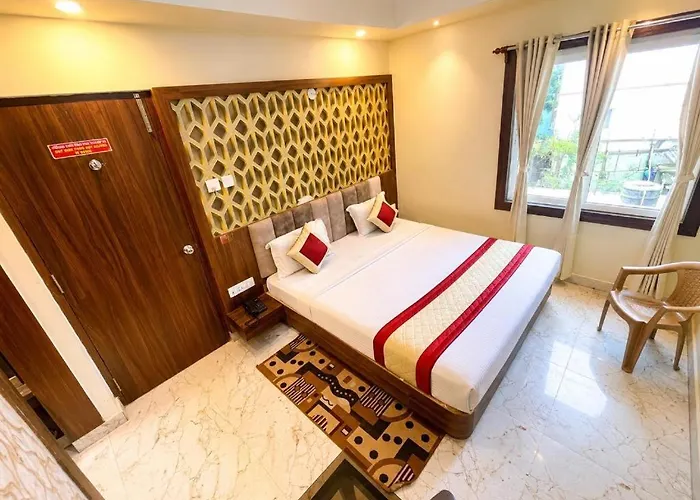 Goroomgo Sai Sandpiper: Beachfront Retreat Near Puri Temple