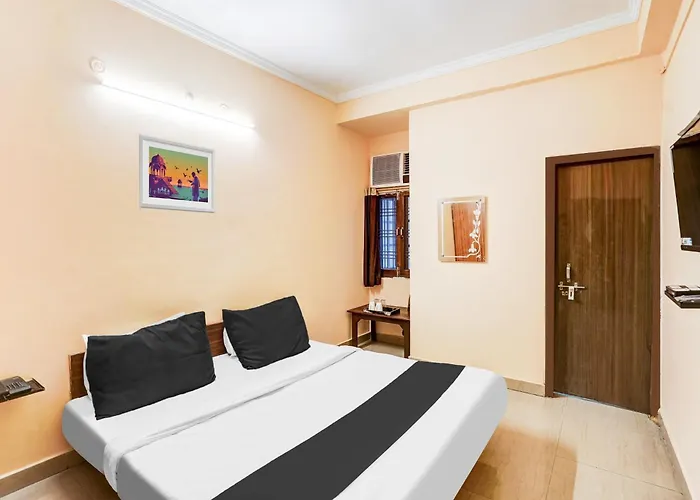Hotel O Jankipuram Vikas Nagar