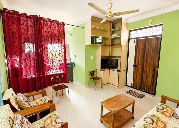 Cozy Green Terrace Studio Pad, 10 Mins Manyata Tech Park