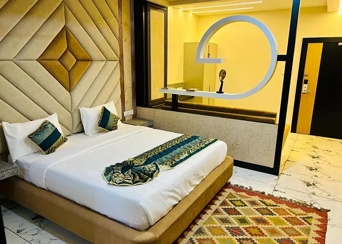 The Hotel Emerald