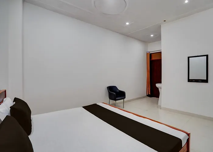 Hotel O Bhavya Inn